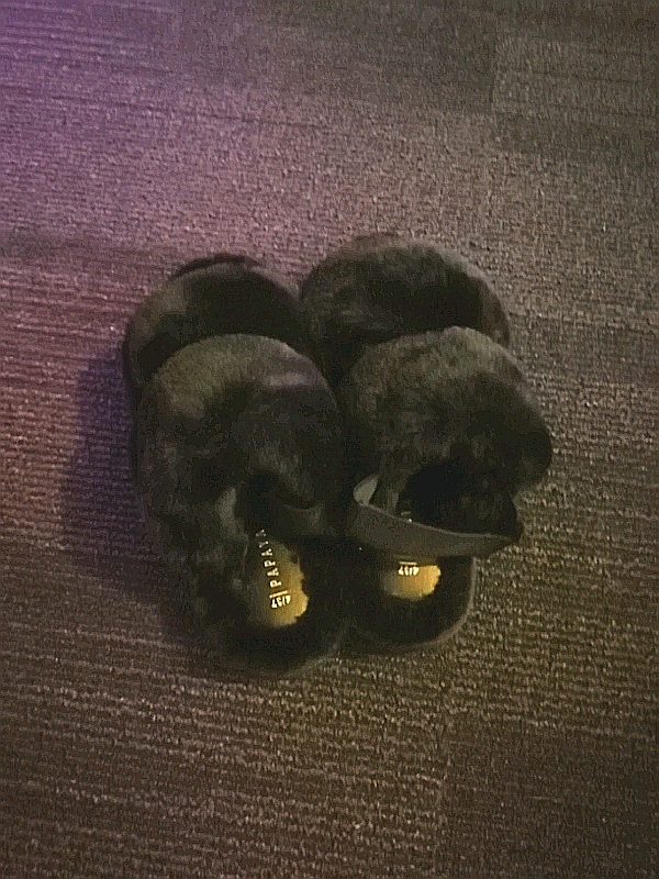ladies black fluffy slippers